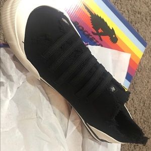 Rocket Dog She’s Size 8.5 Like new.